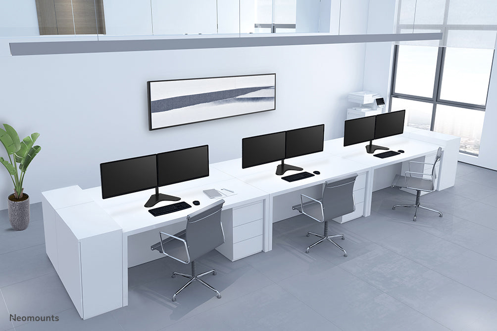 Neomounts FPMA-D550DD sort er en bordbeslag til 2 flatscreens op til 32 tommer.