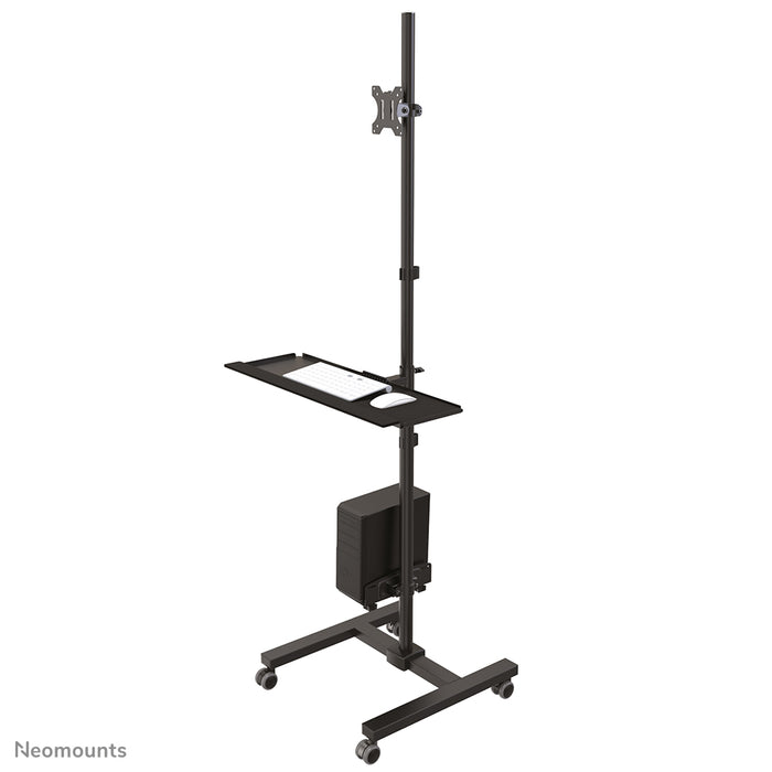 Neomounts FPMA-MOBILE1700 er en mobil arbejdsstation til en skærm (max. 32 tommer/81 cm), PC, tastatur og mus.