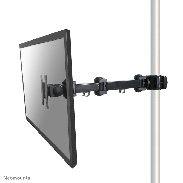 Neomounts FPMA-WP300black er en vippe- og drejelig stolpebeslag til LCD/LED/TFT skærm op til 30 tommer (76 cm).