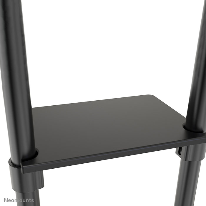 Neomounts NS-M1250 sort er et mobilt møbel til fladskærme op til 70 tommer (178 cm). Inkl. laptopbakke - Sort
