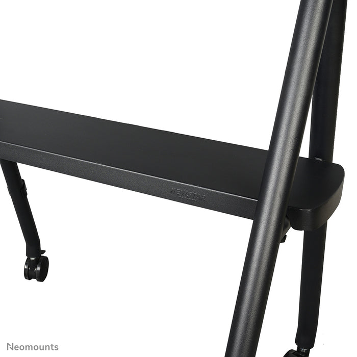 Neomounts NS-M1500 sort er et mobilt møbel til fladskærme op til 65 tommer (165 cm). Inkl. laptopbakke - Sort