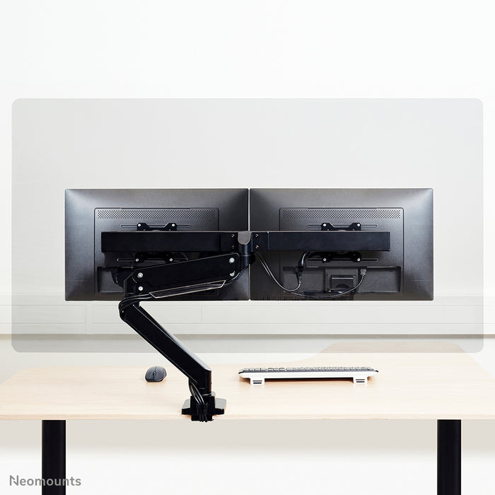 Neomounts NS-PLXPROTECT2 er en transparent skærm til 2 fladskærme og giver afstandsbeskyttelse på arbejdspladsen - Transparent akryl, 100% genanvendeligt | PLXPROTECT er registreret som EU-designpatent |