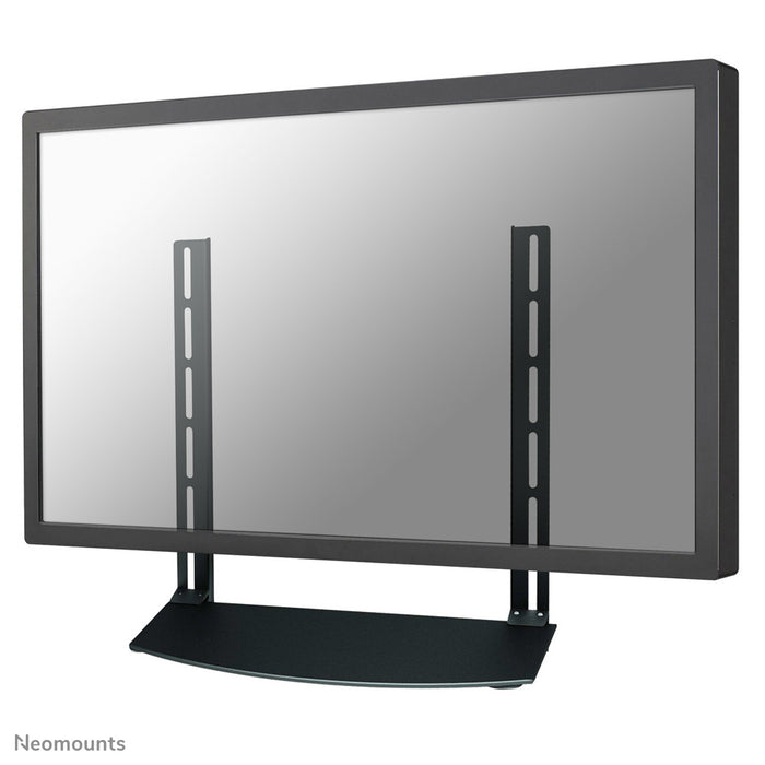 Neomounts AV-holder, model NS-SHELF100, er ideel til placering af AV-udstyr under fladskærmholdere.
