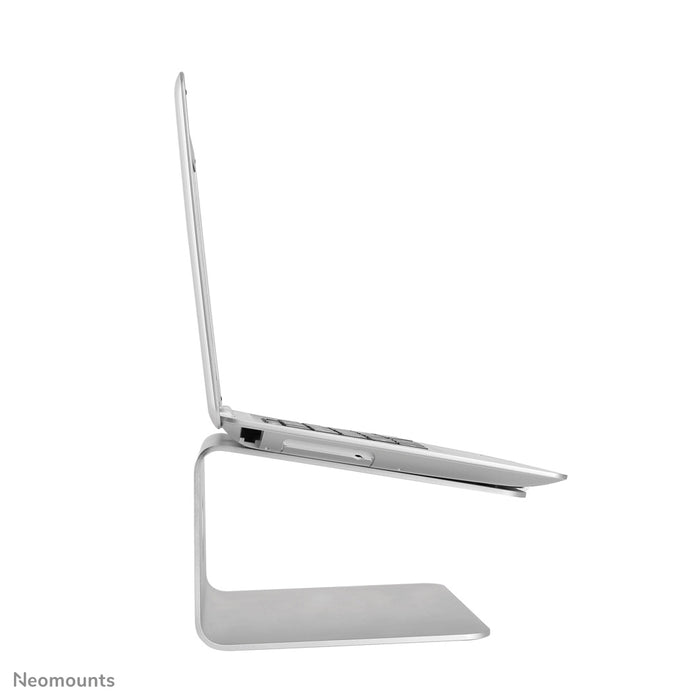 Neomounts NSLS050 er en 360 graders drejelig bordstander til en notebook.