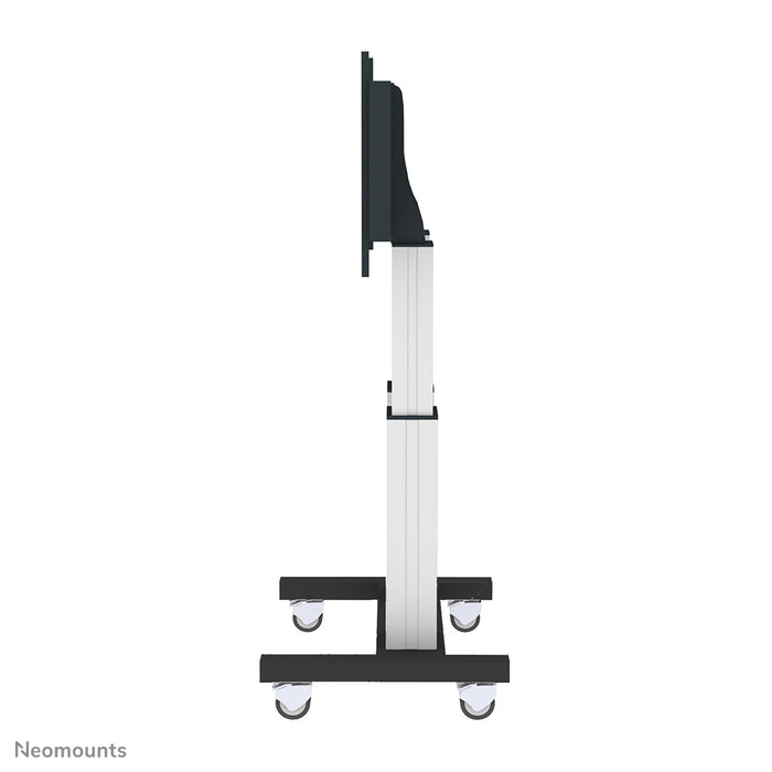 Neomounts PLASMA-M2600 sølv er en elektrisk højdejusterbar trolley til fladskærme op til 120 tommer (305 cm).