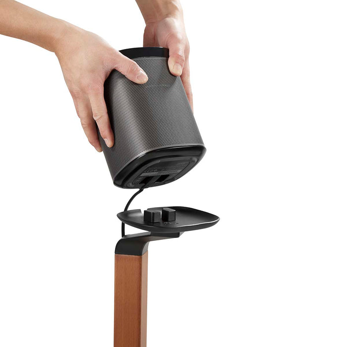 Skandinavisk design højttalerbeslag til Sonos One, One SL & PLAY:1 – Træ/metal stander med kabelstyring og vibrationsdæmpning.